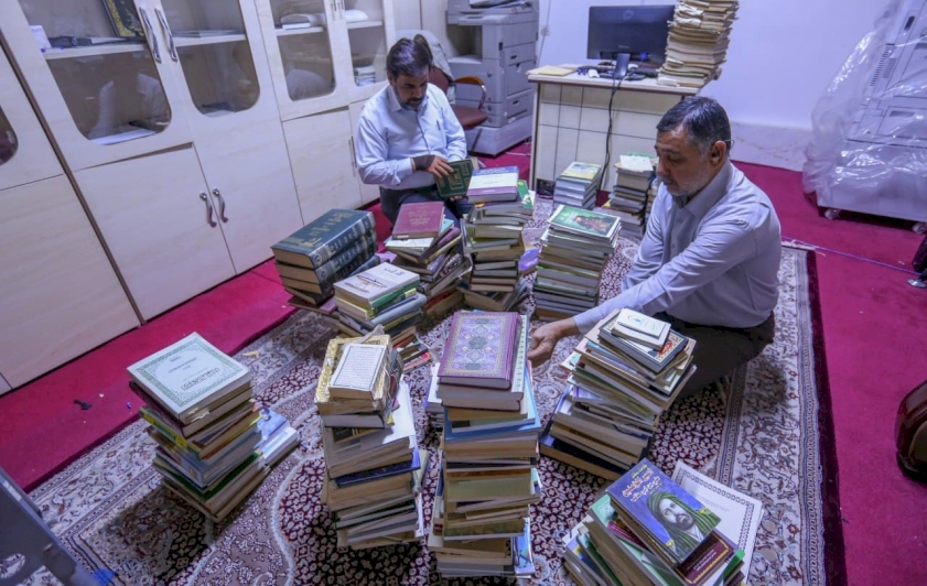 مركز تراث البصرة يتسلمَّ مجموعة من الاصدارات المهمة من الحاج الشيخ قاسم القريني .