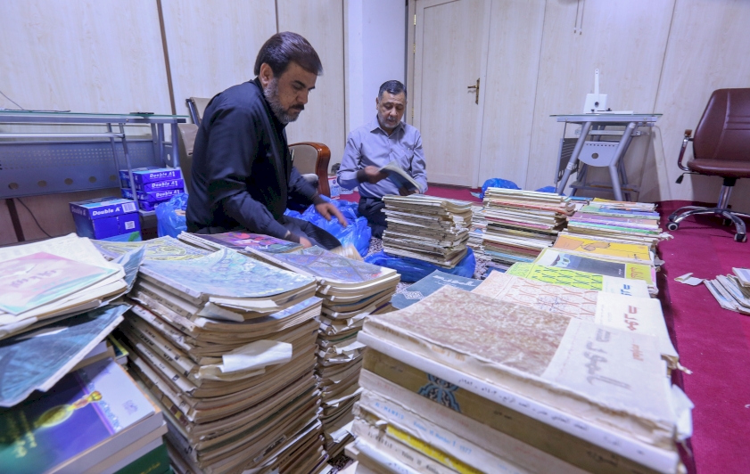 مركزُ تراث البصرة يتسلَّمُ مجموعة من المجلات الدَّورية المهمَّة من الأديب البصري الأستاذ محمد صالح عبد الرضا