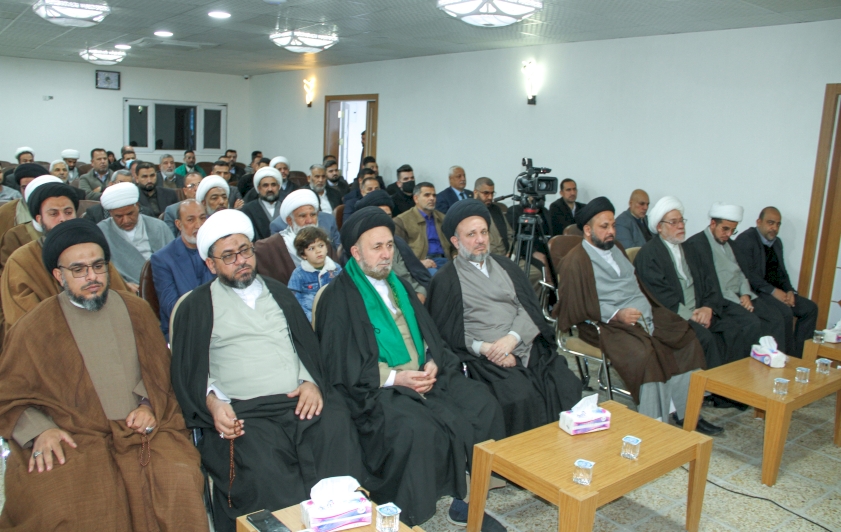 السيِّدُ عزّ الدين الحكيم محاضرًا في المنتدى التراثيّ الثالث عشر