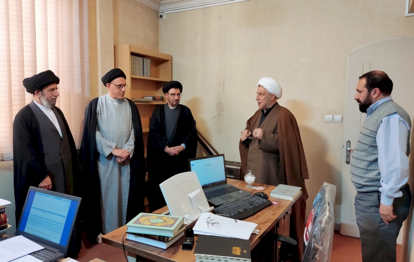 المشرفُ على قسمِ المعارفِ يزورُ مركزَ التُراثِ الإسلاميّ