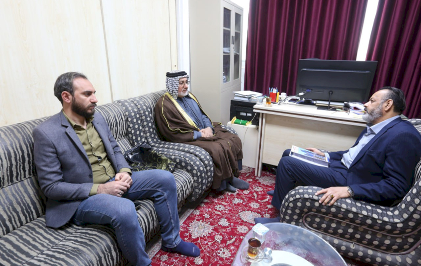 رئيسُ الرَّابطة العراقيَّة للتأريخ وتوثيق  علم الانساب في البصرة يزورُ مركزَ تراثِ البصرةِ 