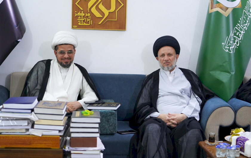 سماحة السيّد عزّ الدين الحكيم (دام عزّه) يزور مركز تراث الحلّة