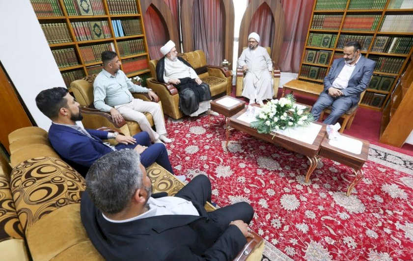 رئيسُ قسمِ المعارفِ يزورُ مركزَ تراثِ البصرةِ ويطّلعُ على مشاريعِهِ الثقافيةِ والعلميةِ