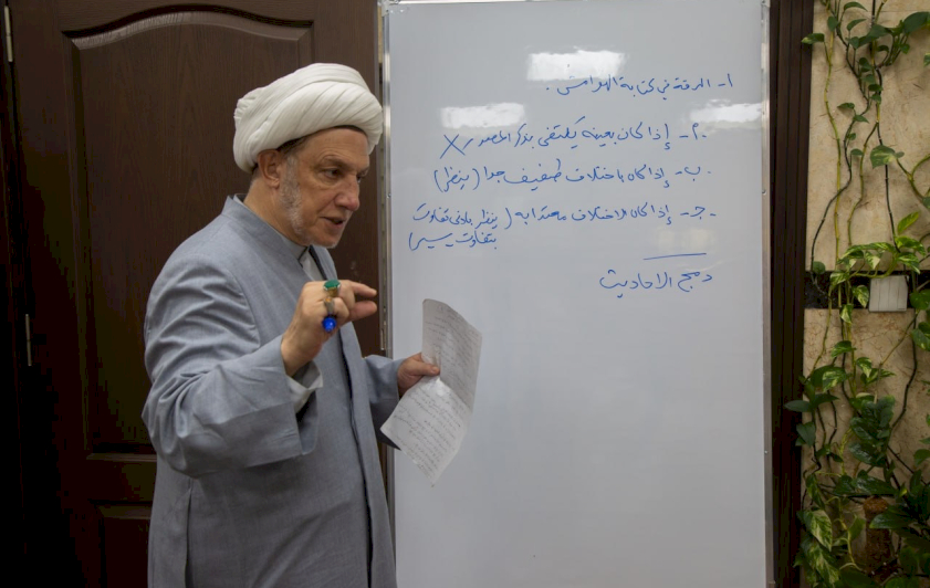 قسمُ المعارفِ ينظِّمُ دورةً متقدِّمةً في تحقيقِ المخطوطاتِ