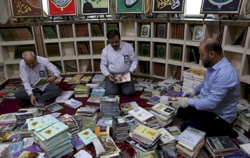مكتبةُ تراثِ البصرةِ تَحتفي بإرثِ الأديبِ الرّاحلِ عليٍّ أَنْكِيل وتَتسلَّمُ مَكتبَتَهُ الشَّخصيَّة